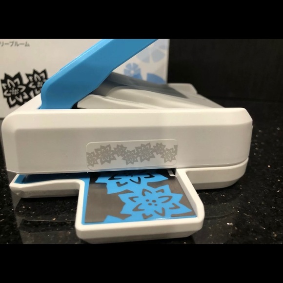 Creative Memories Merry Blooms Poinsettia Standalone Decorative Border Punch NEW - Picture 6 of 9